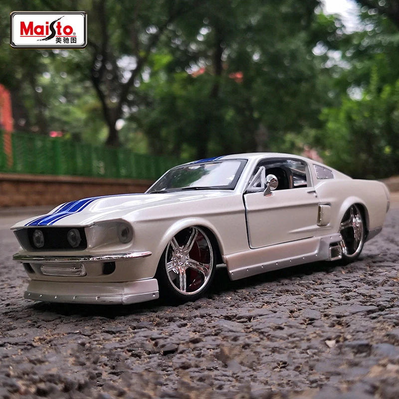 

Maisto 1:24 1967 Ford Mustang GT Alloy Sports Car Model Diecast Metal Toy Racing Car Vehicle Model Simulation Childrens Toy Gift