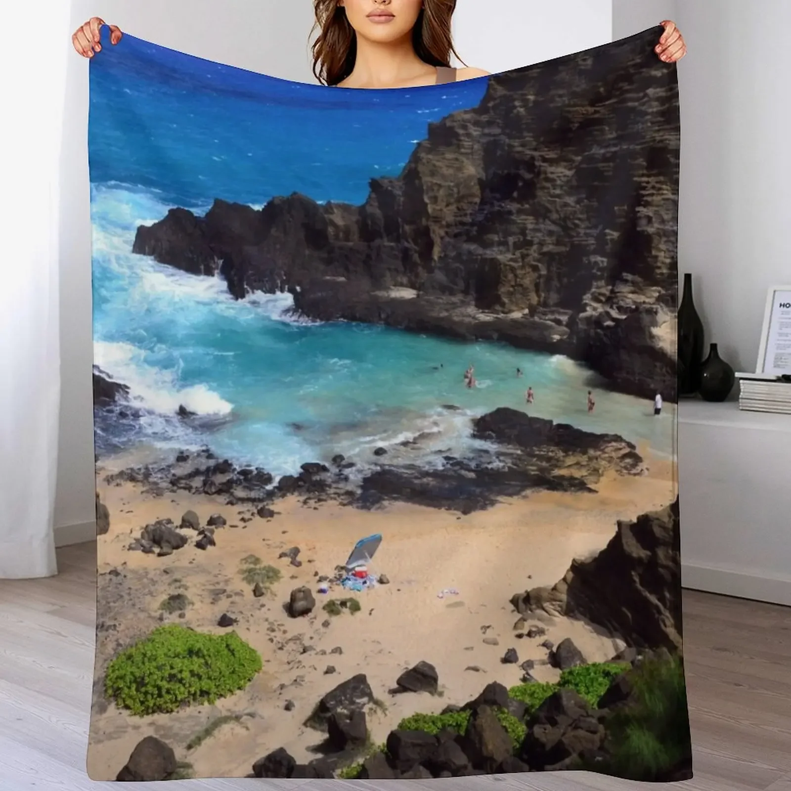 

Forbidden NO TRESPASSING Beach in Oahu, Hawaii Art Photo Throw Blanket Vintage Sofas Cute Summer Blankets