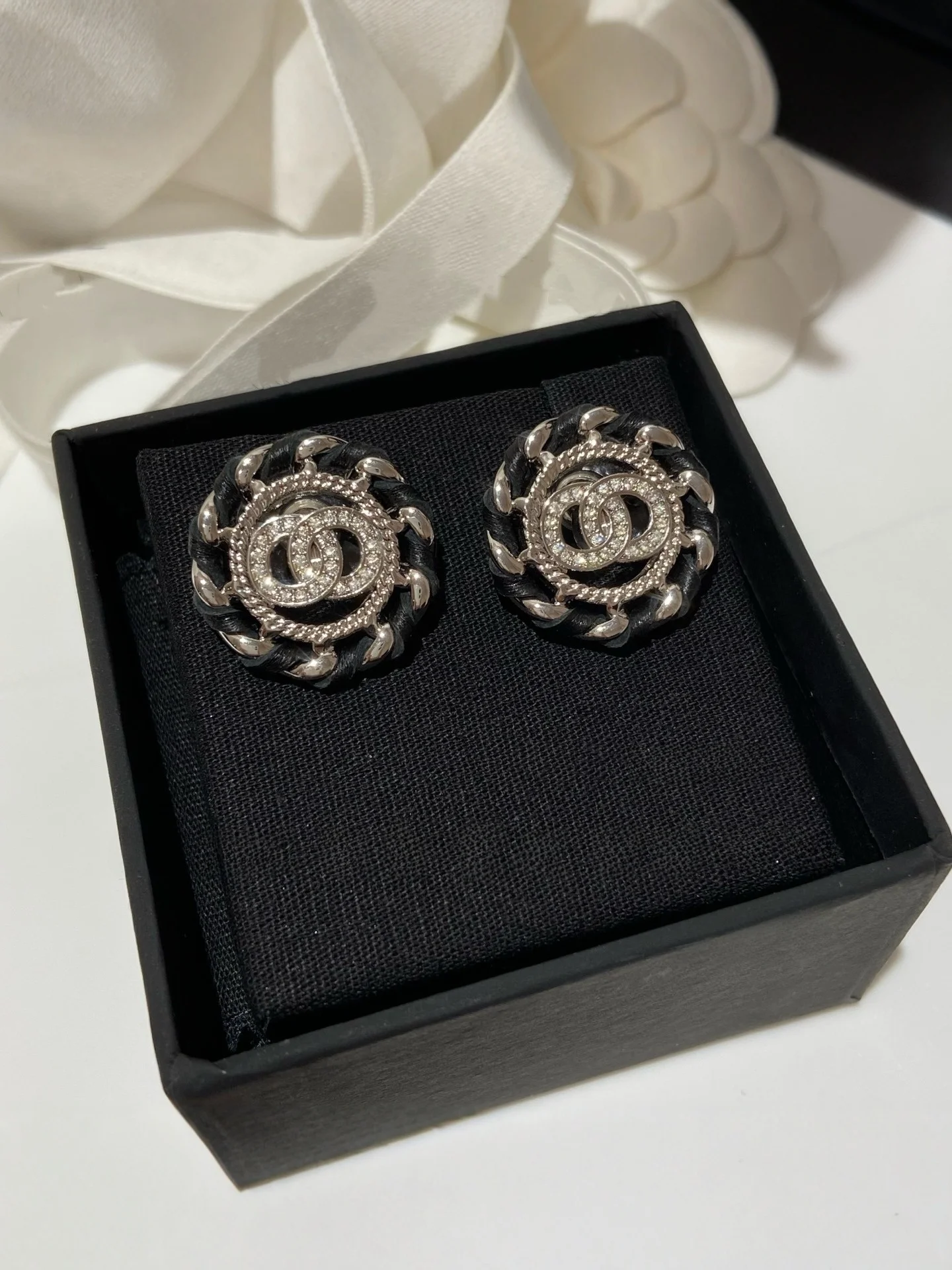 orecchini-a-polsino-in-pelle-intrecciata-con-nodo-cavo-rotondo-color-argento-da-donna-di-lusso-alla-moda-anallergici-e-impermeabili