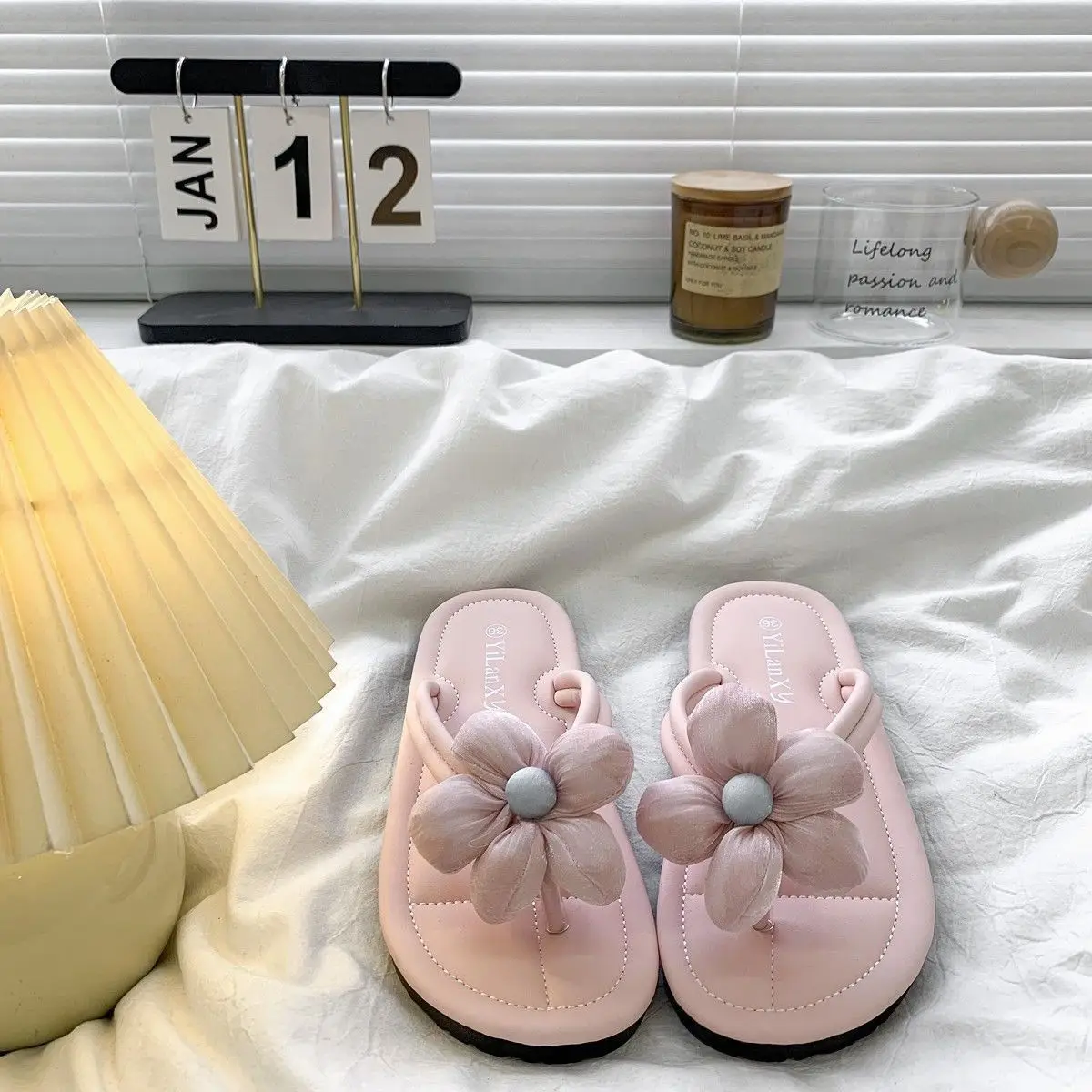 Sommer 2026 Neue Damen Feenblumen-Strandsandalen Flip-Flops Lässige Flache Rutschfeste Outdoor-Mode
