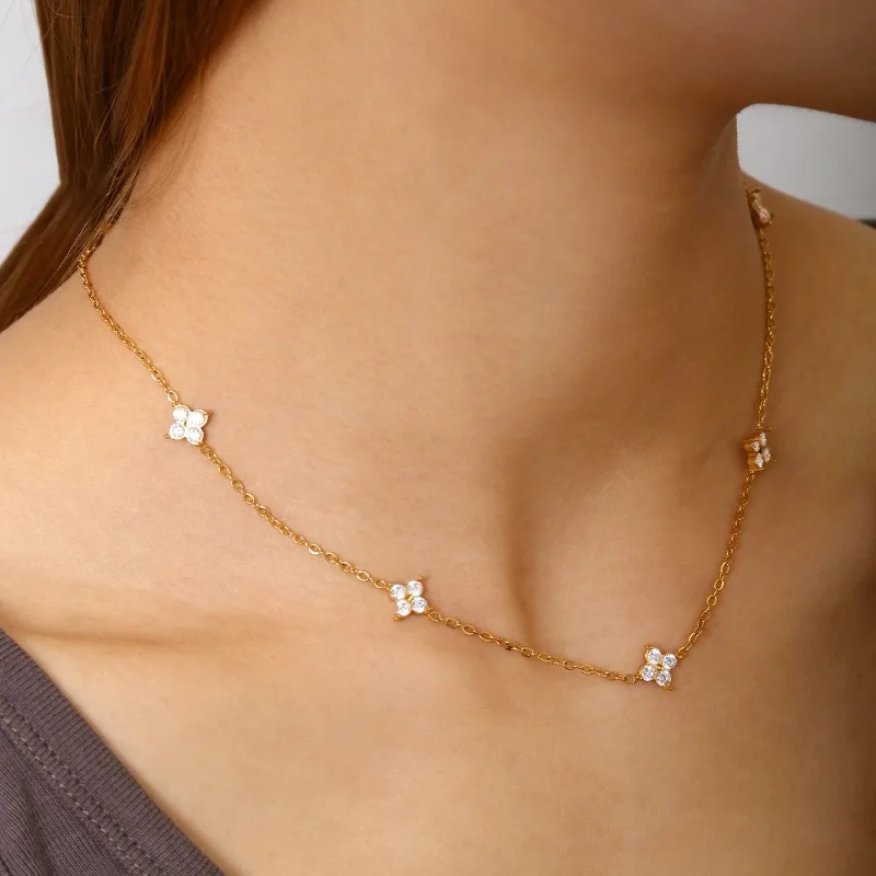 Collar con colgante de trébol de cuatro hojas de circón de acero inoxidable para mujeres y niñas, joyería Simple y elegante, regalo, cadena con dije de la suerte