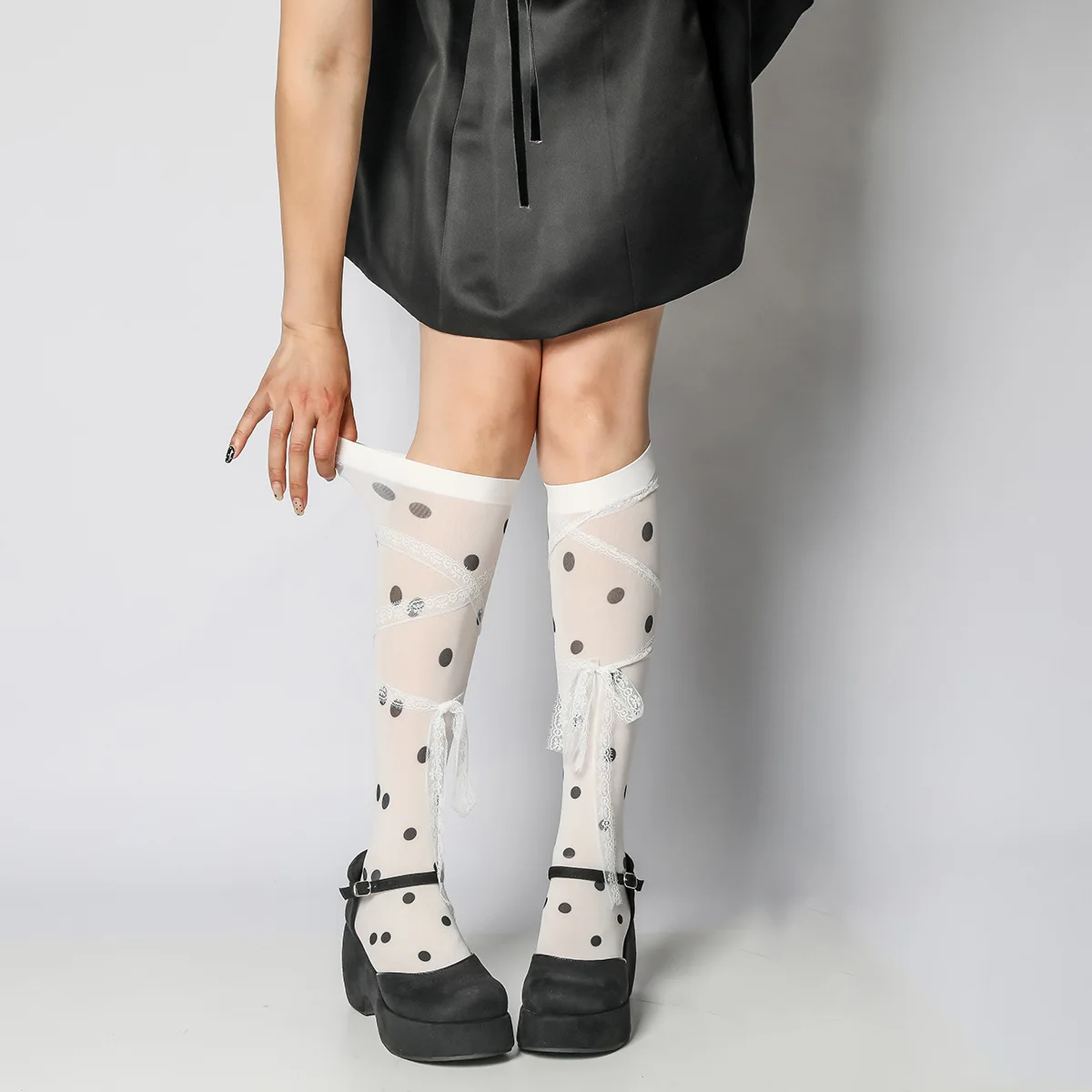 Japanese Women Stockings Knee Socks Polka Dot Mesh Strap Stockings Women Medium Tube Socks JK Girl Lolita Calf Socks Stockings