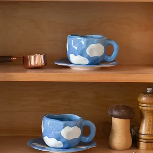 Set von handgemalten Keramikkaffeegläser, blauer Himmel und weißer Wolken, Milchbecher, wunderschöner Besteck, 300 ml 10 Hauptverkäufe von Xicaras und Pires - №1