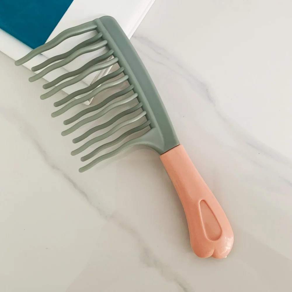 Wavy Wide Tooth Hair Comb For Curly Hair Anti-Pull Detangling Comb Maintain Curl Shape No Straightening Ergonomic Handle Scalp