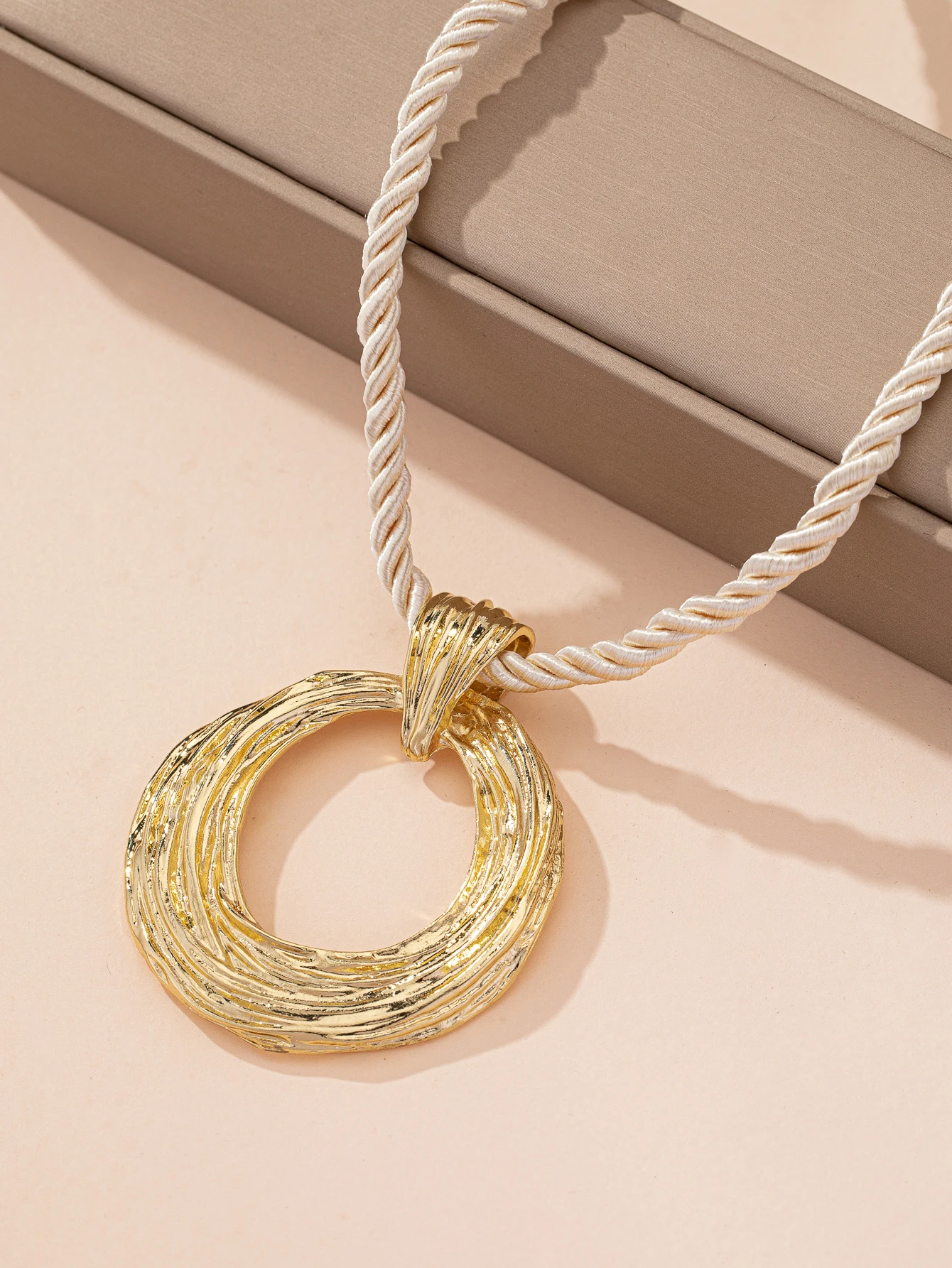 1 piece of geometric fashion elegant cross-border elegant pendant necklace