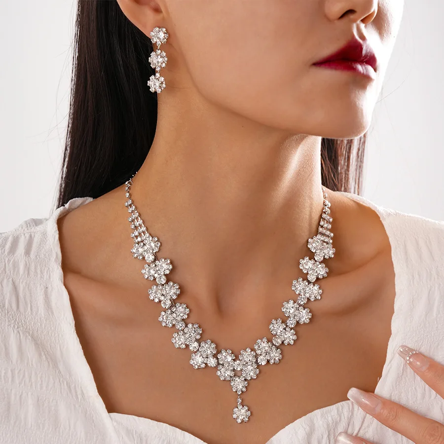 Two-piece set of super flash light luxury style diamond-encrusted sunflower multi-layer necklace, personalized niche temperament