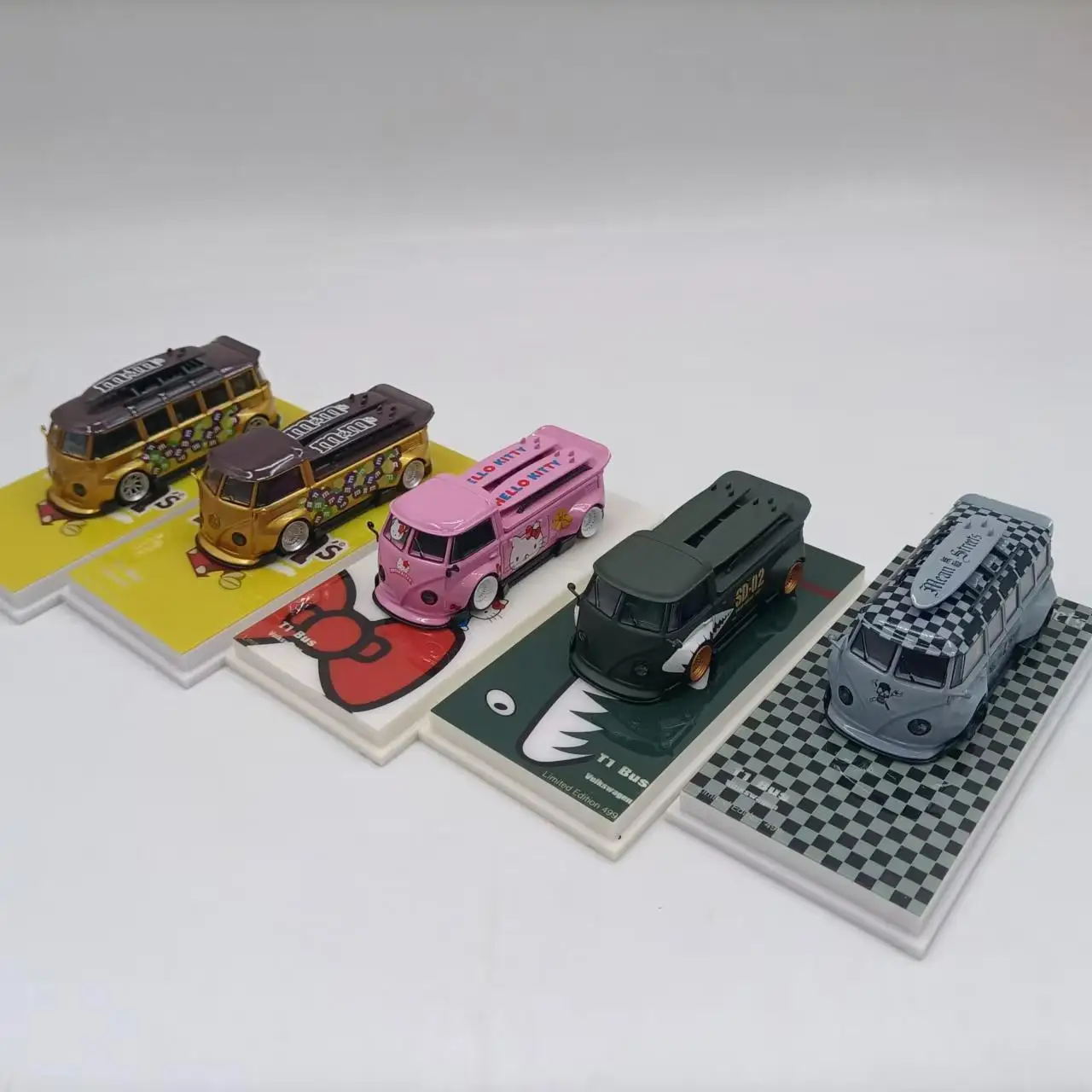 

Diecast Flame LF Model 1:64 Scale VW T1 Van Pickup Truck Kombi Wide Body Alloy Car Model Collectible Toy Gift Souvenir Display