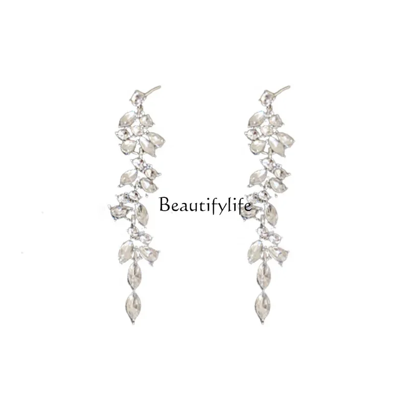 

European and American diamond-encrusted leaf fringed earrings temperament long light luxury design earrings women