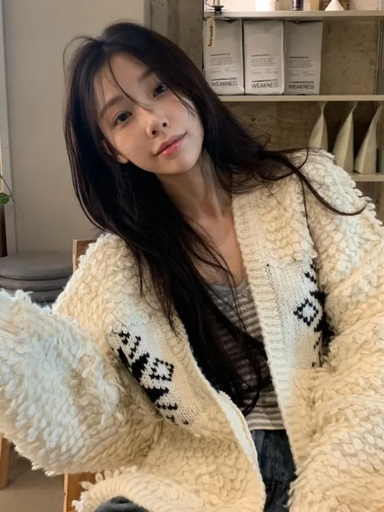 

Autumn Winter Heavy Embroidery Long Sve Women's Knitted Sweater Jaet Dongda Gate Vintage Design Versatile Circle Fur