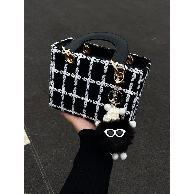 حقيبة جديدة متقدمة من القماش الصوفي 2025 حقيبة كروس بتصميم متخصص جديد على الإنترنت انفجارات المشاهير حقيبة يد ديانا المحمولة للجوكر