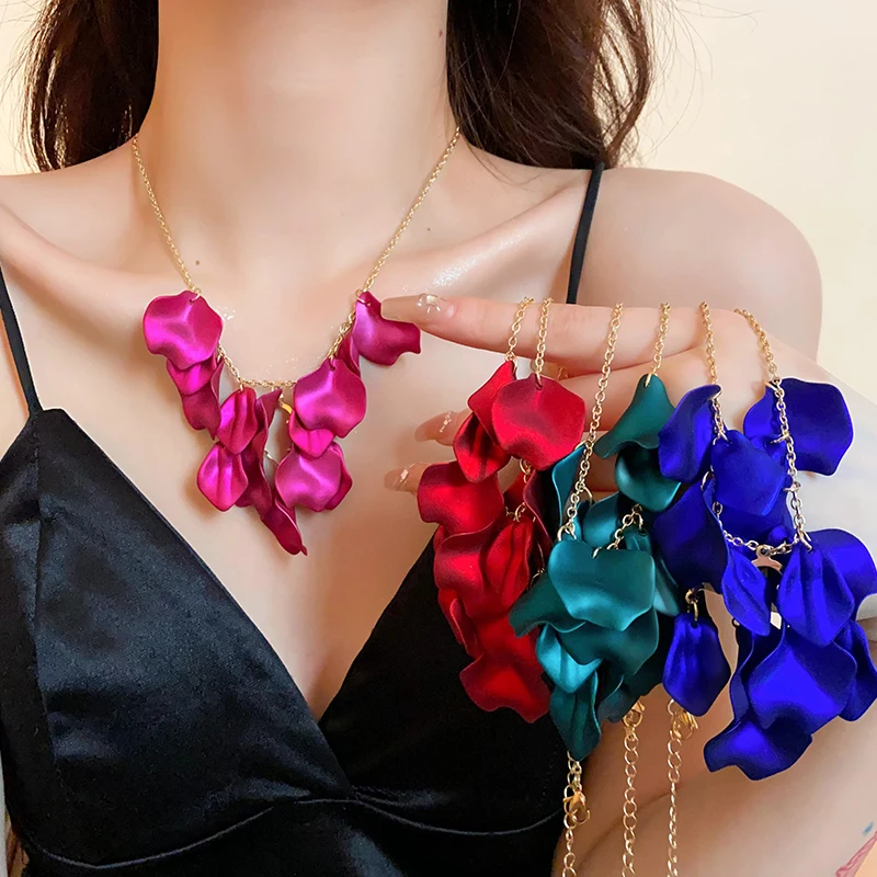 Exaggerated Colorful Petal Necklace For Women Irregular Fringe Flower Necklace Collarbone Chains Party Wedding Jewelry Gifts