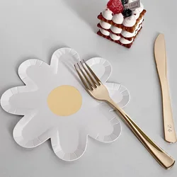 10Pcs Sweet Daisy Picnic Tableware Disposable Plate Flower Dinner Plate Cake Tray for Birthday Baby Shower Wedding Party Decor