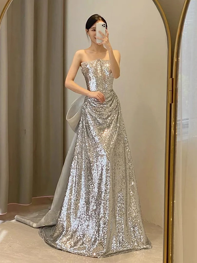 Silver Simple Bridesmaid Dresses Strapless Bow Trailing Sleeveless Shiny Sequins Long Wedding Beach Party Bride Prom Gowns 2023