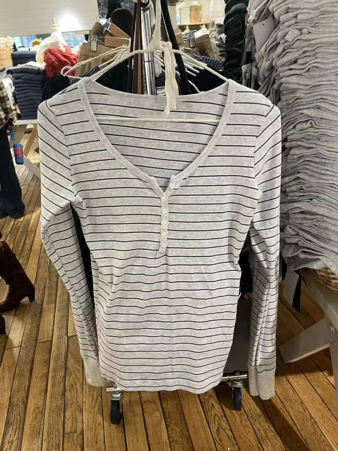 Szara koszulka z długim rękawem w paski dla kobiet Nowa bawełniana koszulka z dekoltem w szpic Vintage Simple Sweet Tshirt Y2K Top