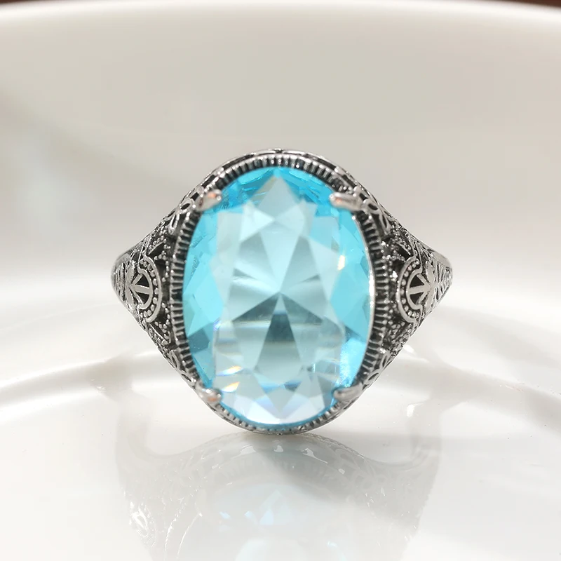 Damen Vintage Eleganter Eingelegter Ovaler Aquamarin-Ring Bohemian-Stil Handgefertigter Geschnitzter Muster-Ring Exotischer Schmuck