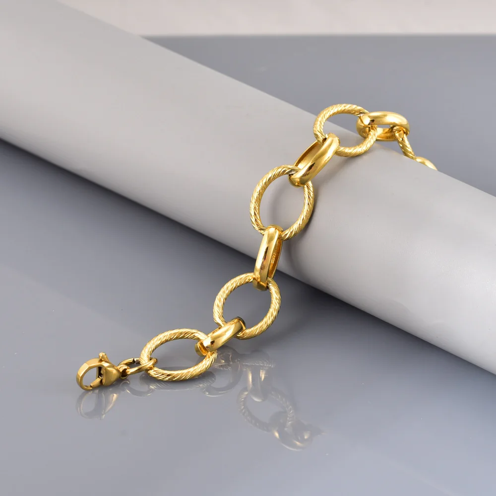 

S46 Wholesale Stainless Steel Patterned Pressed Ring Interlocking Bracelet, 18K Gold Plated, Women's Jewelry