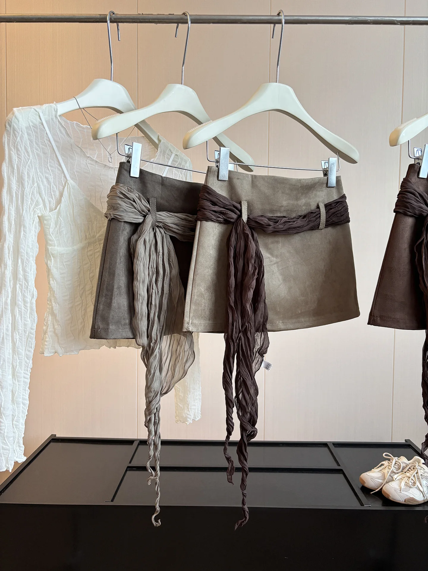 DIYI Korean Style Simple High-End Feeling Pleated Silk Scarf A-Line  Skirt Women's High Waist Short Skirt Autumn New Styl...