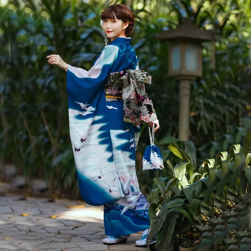 Traje de fotografía de fiesta de Cosplay de Geisha con estampado de grulla de Kimono largo Formal azul para mujer, ropa tradicional japonesa, vestido de moda