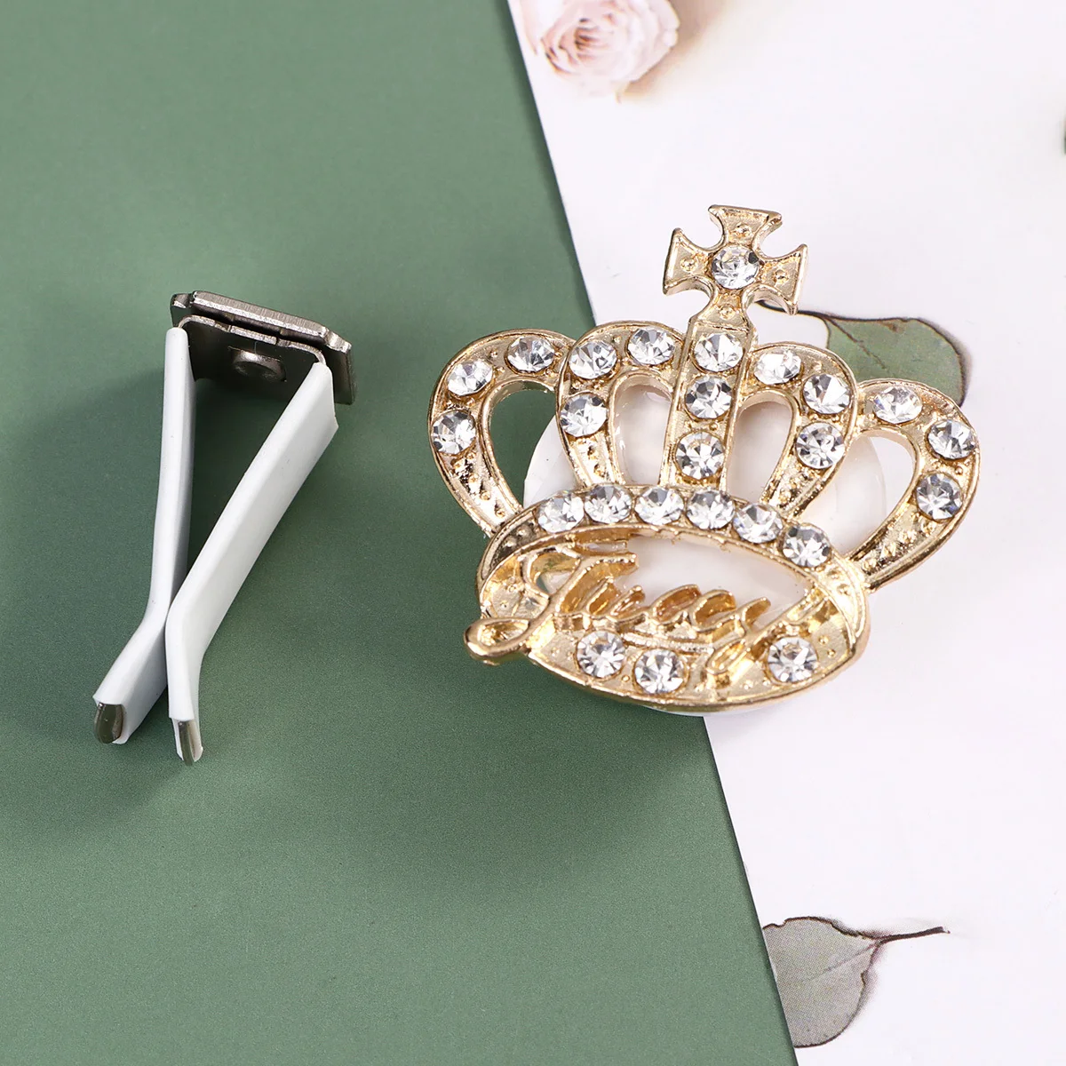 

2Pcs Car Perfume Clip Rhinestone Shape Aromatherapy Clip Car Vent Diffuser Auto Decoration Gift Elegant Golden