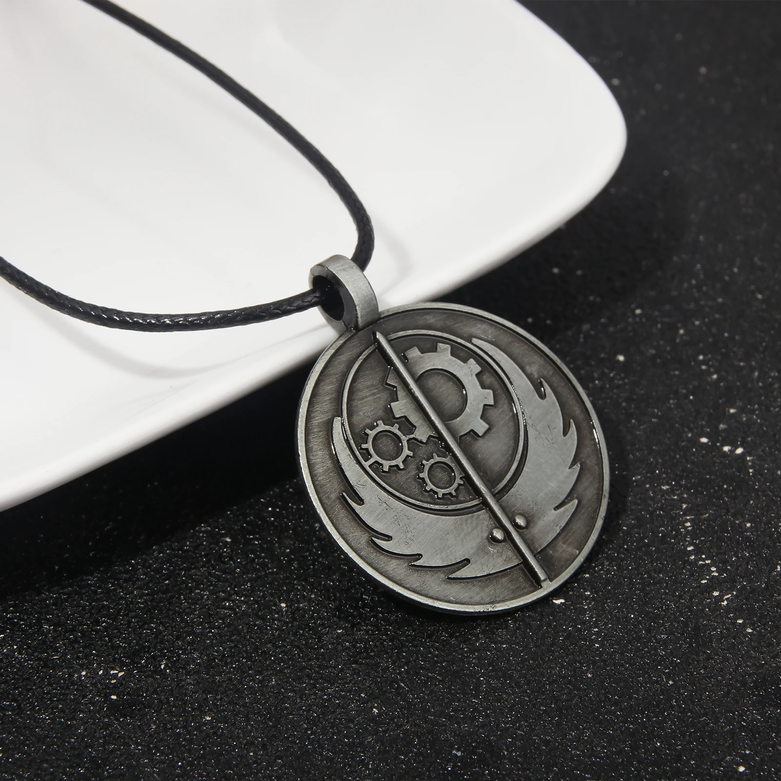 Brotherhood Of Steel Logo Necklace Round Metal Pendant Rope Chain Necklaces for Women Men Jewelry Accessories