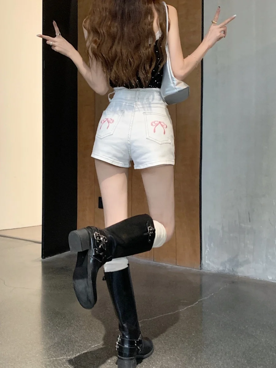 جينز نسائي أمريكي بنمط سكايبي، مطرز بعقدة وشراشيب، بخصر عالٍ وساق مستقيمة ضيقة، مناسب للصيف