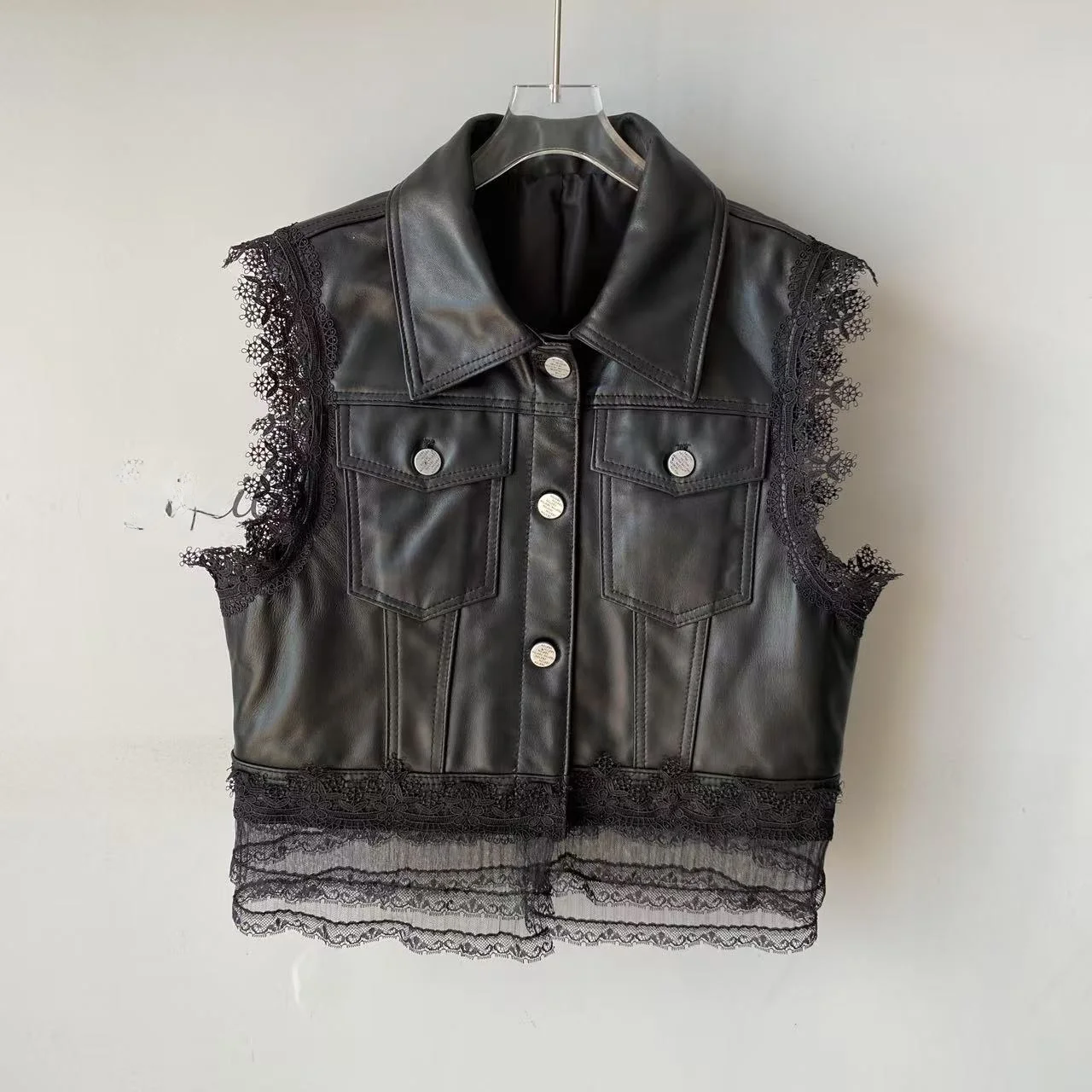 เสื้อกั๊กหนังแท้แฟชั่นสำหรับผู้หญิง รุ่นใหม่ ฤดูใบไม้ร่วง 2025 หนังแกะแท้ ดีไซน์ทันสมัย ใช้งานได้หลากหลาย พร้อมปกเสื้อ