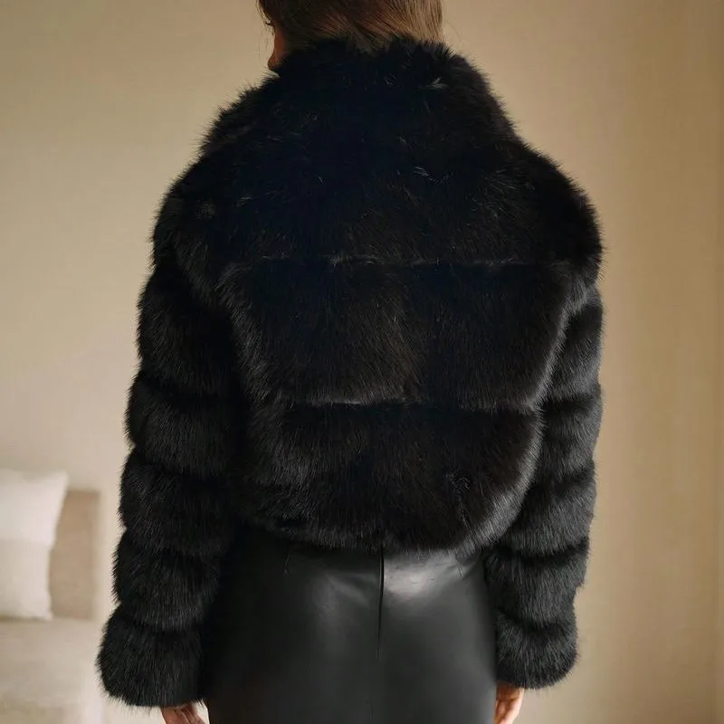 2025 Cappotto corto da donna in pelliccia di volpe finta Colletto con tacca ispessita con finiture in pelliccia di volpe sintetica Caldo inverno solido Capispalla Giacche Cappotti