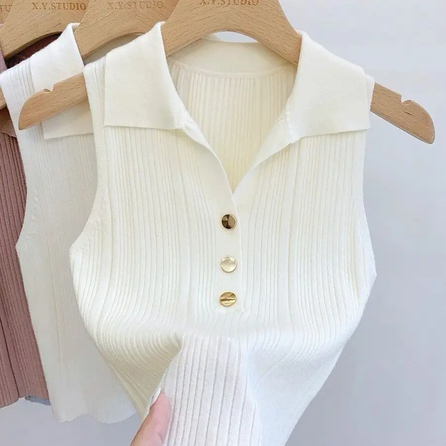 Neue einfarbige gestrickte Büro-Trägerweste für Damen – ärmelloses, geknöpftes, vielseitiges kurzes Oberteil für den Pendler-Look – Sommermode – Detail 9