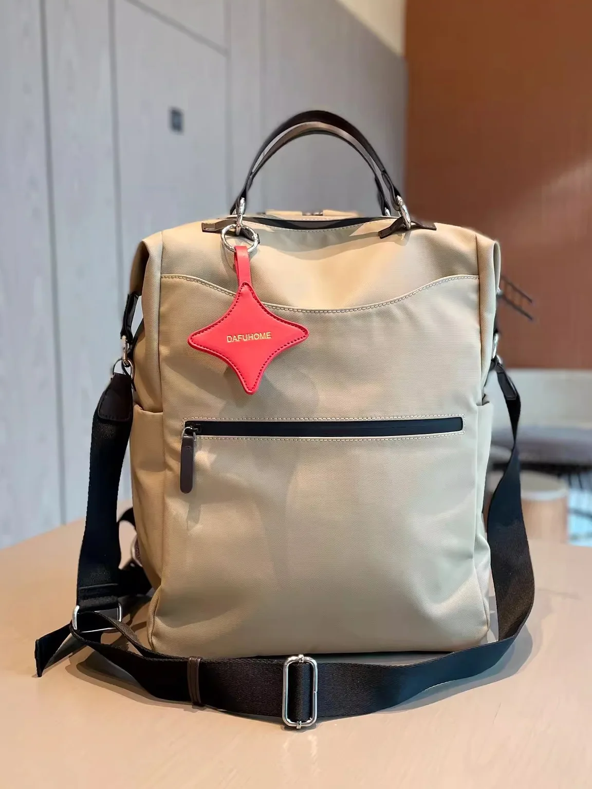 lightweight-faionable-women's-bapa-waterproof-cuter-bag-casual-sle-commuter-travel-bag-with-multiple-carents