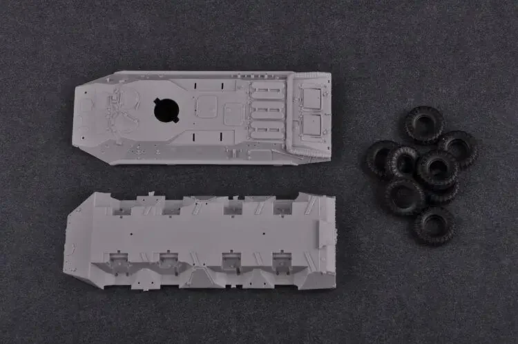 Trumpeter 1/72 07138 Russian BTR-70 APC Late Version