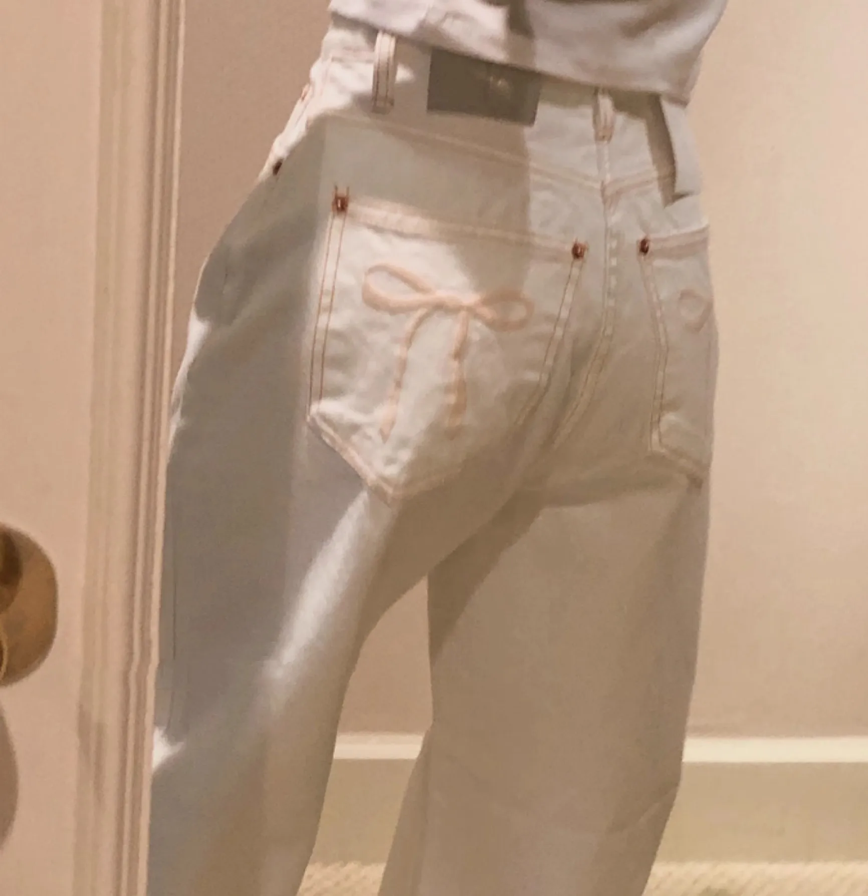 Calças Jeans Es de Cintura Alta com Pernas Retas e Bolsos Bordados em Forma de Borboleta Simples e Estilosas para Mulh...