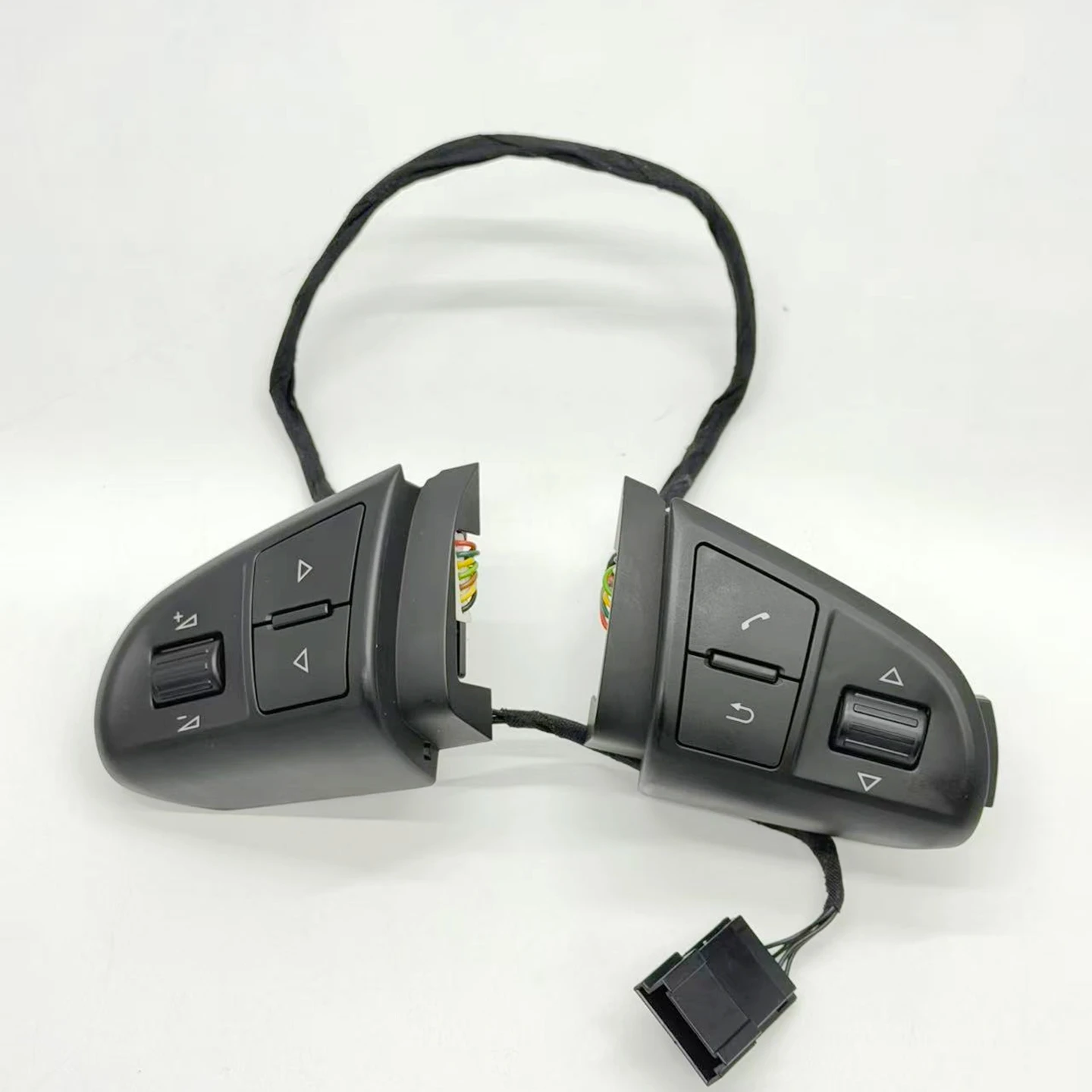 

Suitable for Superd HaoRui Octavia PQ platform green steering wheel button switch OEM: 3TD 959 537 3TD 959 538 multi-function bu