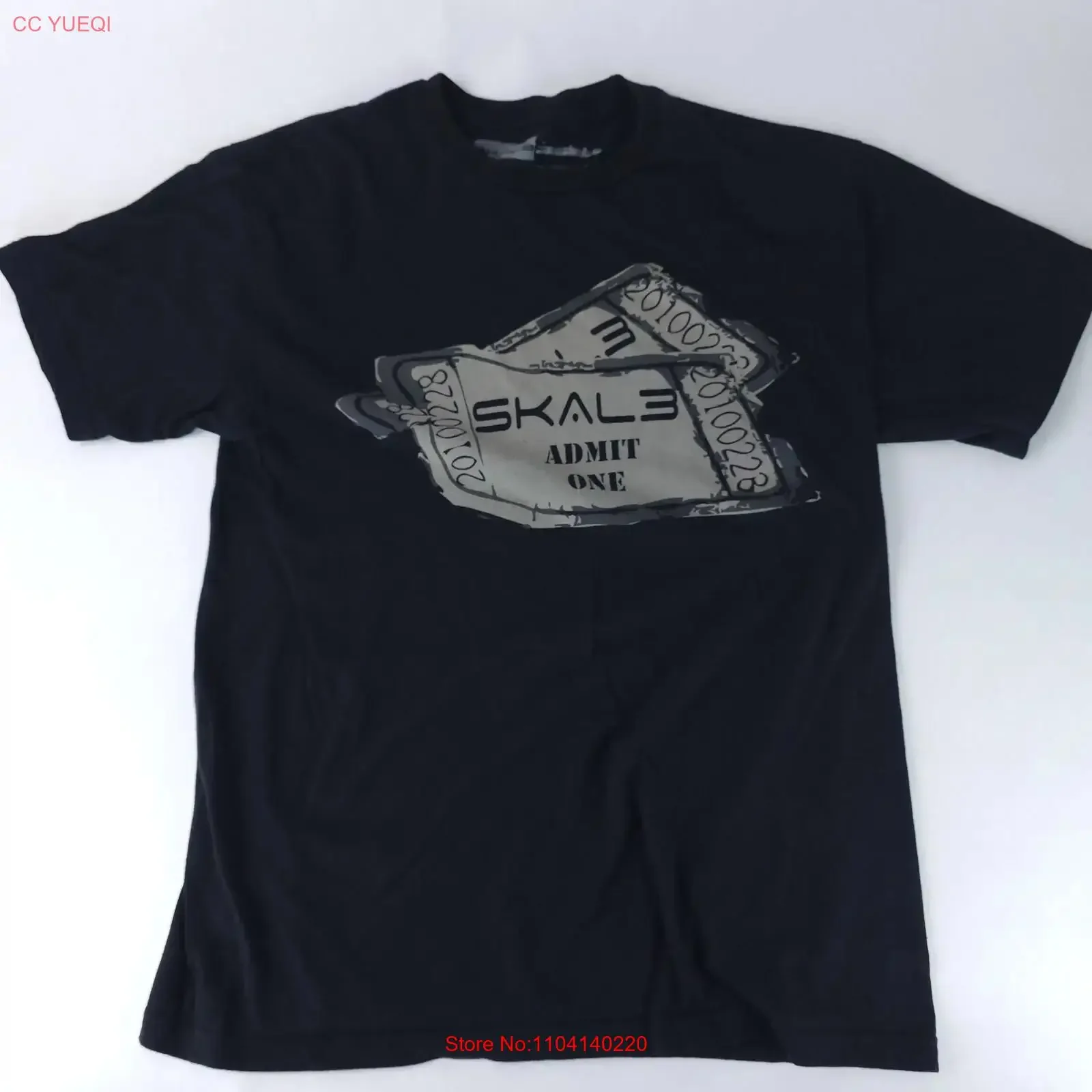 Camiseta SKALE para Hombre, Talla Mediana, Negra, con Estampado 'Welcome 2 The Show Admit One', Cuello Redondo, Estilo Vintage Lavado, para Uso Diario, Elegante y Suave