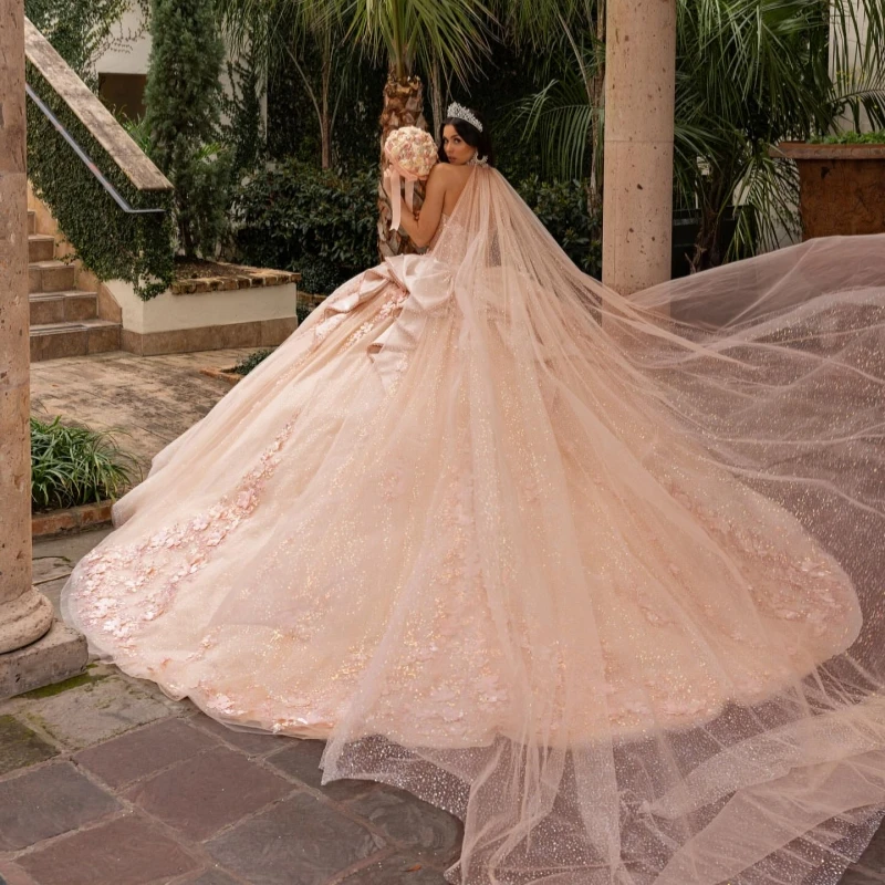 فساتين Quinceanera الوردية اللامعة ثوب الكرة قبالة الكتف زين زهرة الديكور كريستال مع كيب تول مشد الحلو 16 فستان