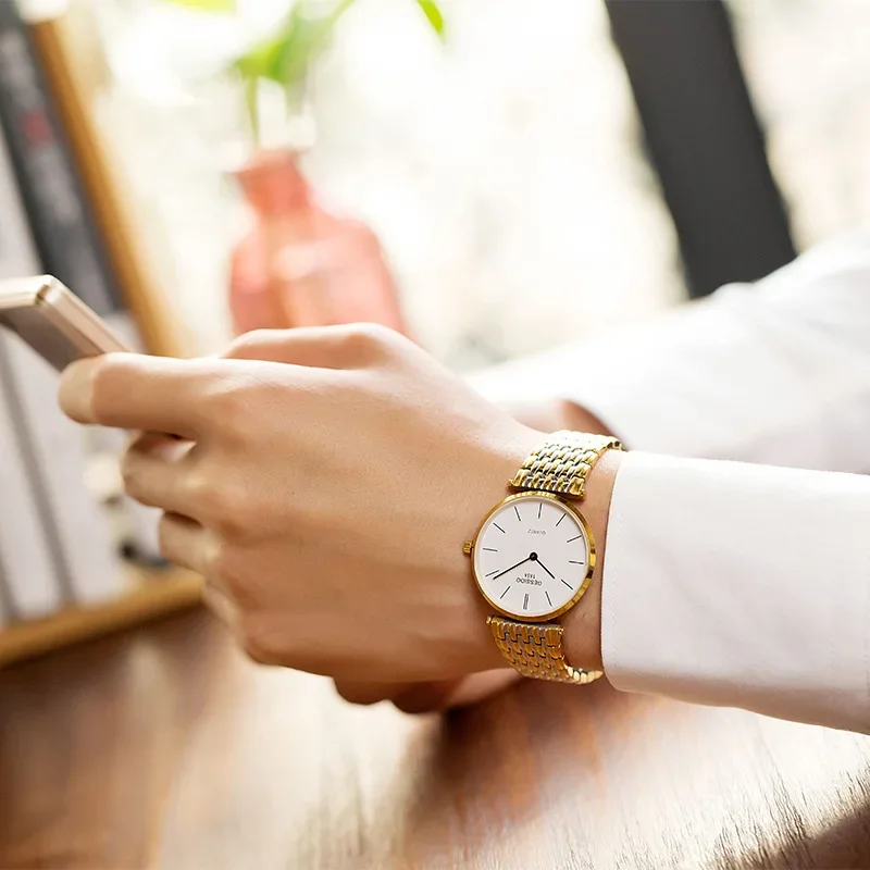 2025 Orologio da coppia semplice ultrasottile Orologio da uomo al quarzo casual impermeabile in pelle