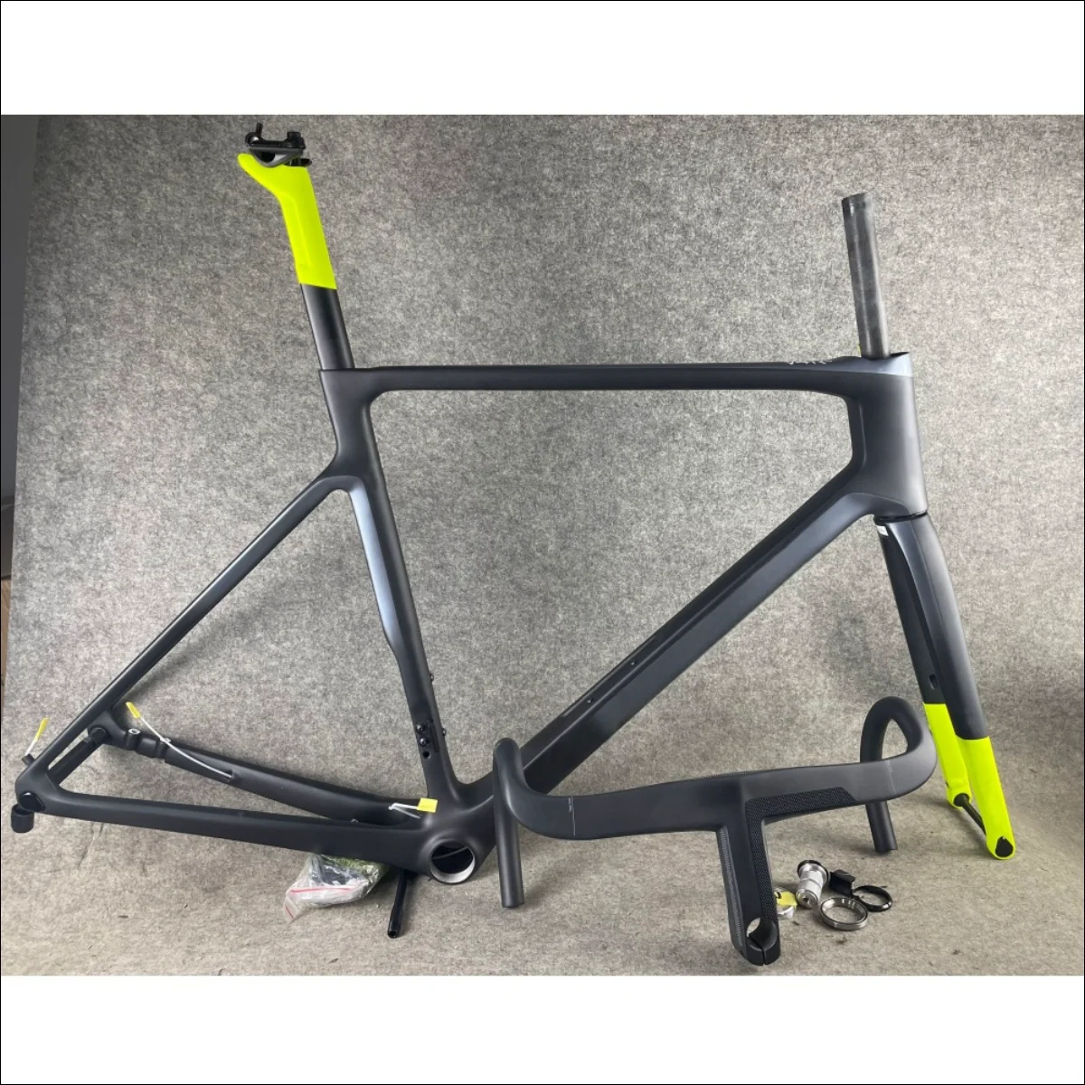 

V4RS Road Carbon Frame Fluorescent Green Speed Bike Frames T1000 UD T47 Disc Brake Racing Bicycle Frameset+Handlebar Custom Logo