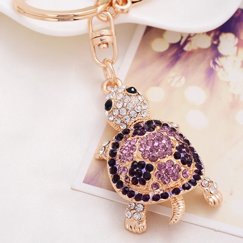 Diamond-inlaid alloy keychain for girls, fashionable bag accessory, car pendant