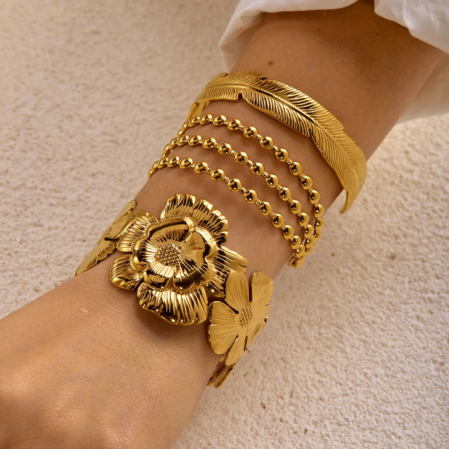 Boho Vintage Edelstahl Feder-Textur Offener Armreif für Frauen Leichtes Naturinspiriertes Verstellbares Armband – Detail 4