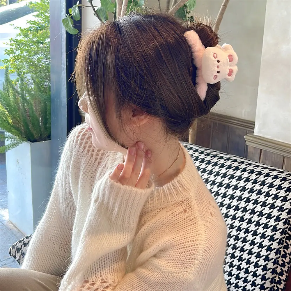 

Winter Plush Thickened Cartoon Hair Clip Women's Back of the Head Shark Clip Fashionable Cute Out Hundreds of Headwear