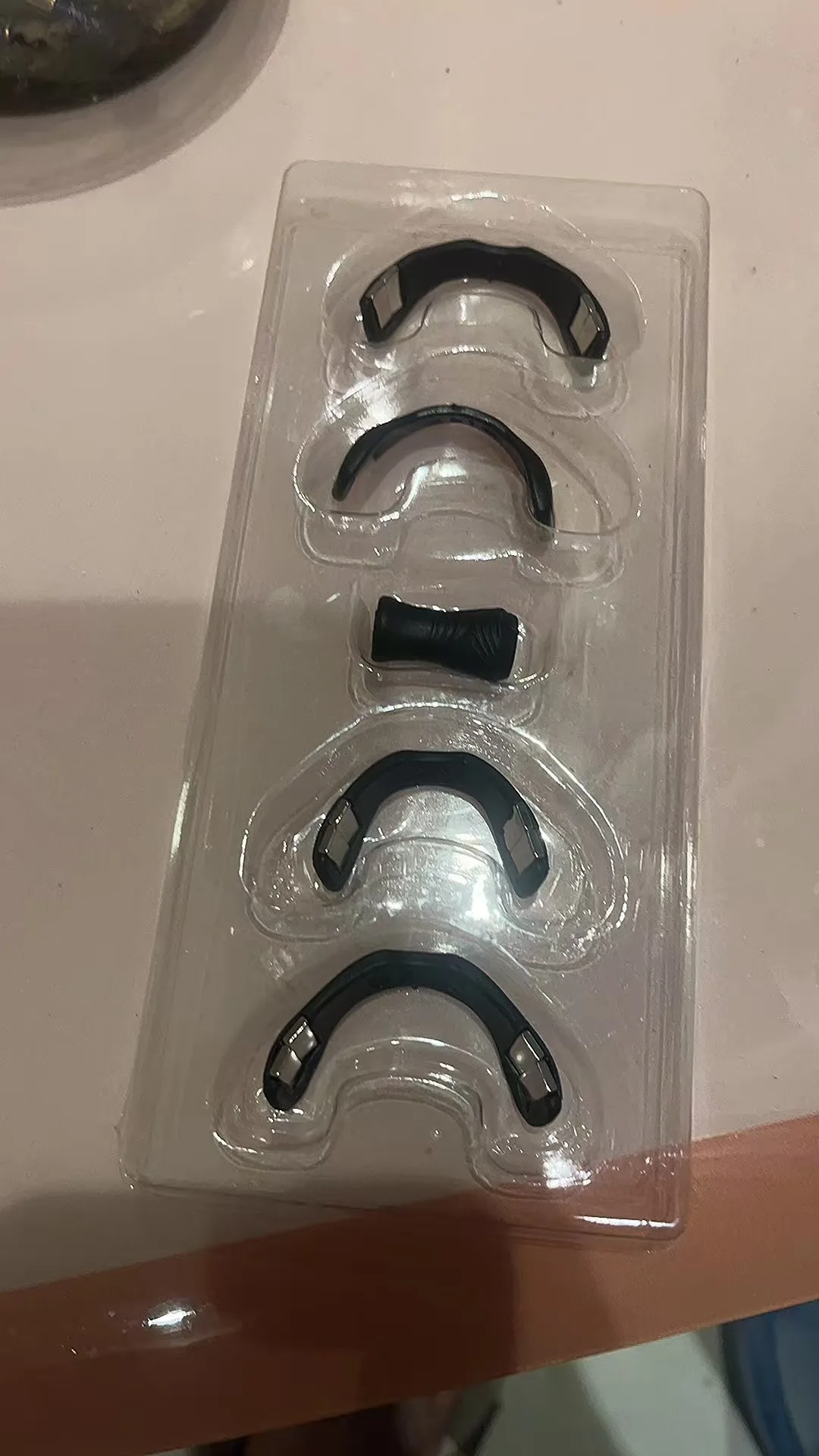 

полоски для носа, приятные для сна по бокам, пробуждают яркие глаза и перезаряжаемые!