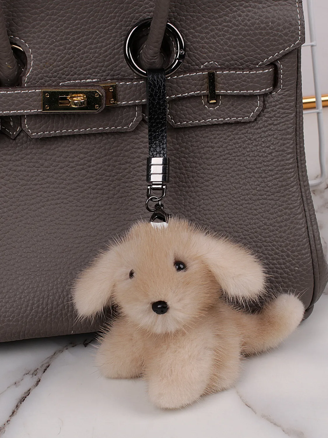 cute-fur-dog-keychain-car-key-holder-mobile-phone-ornament-graduation-gift-head-shaking-tail-wiggling-animal-shape-pendant