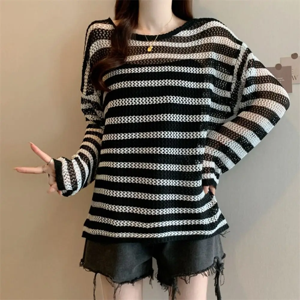 Pullover vuoto lavorato a maglia casual traspirante T-shirt a maniche lunghe da spiaggia ampia T-shirt girocollo a righe all'uncinetto Top da donna estivo