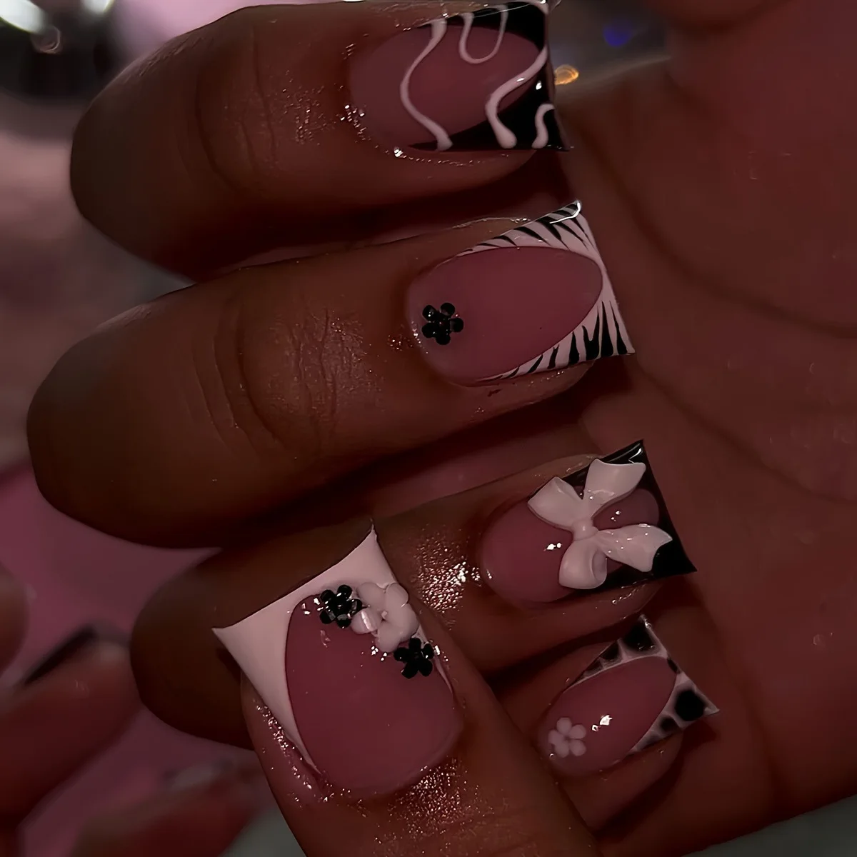 24Pcs Mid-length Duck Shaped False Nails Pink Shiny Powder French Press on Fake Nails 3D Flower Rhinestone Full Cover Nails Tips