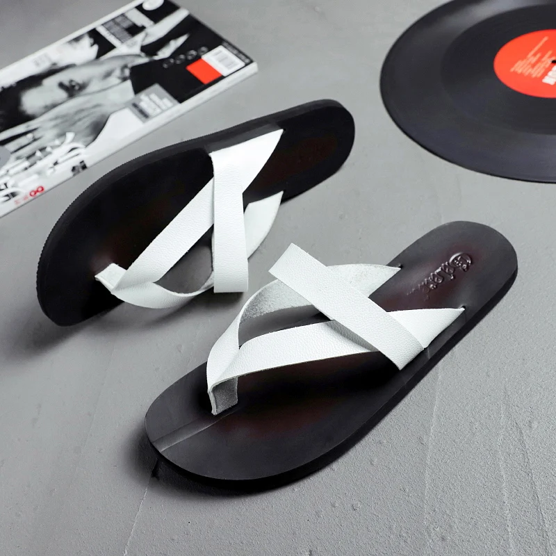 

Мужские тапочки для улицы, домашние пляжные стильные нескользящие мягкие легкие летние дышащие модные повседневные сандалии на плоской подошве, большие размеры 46 47