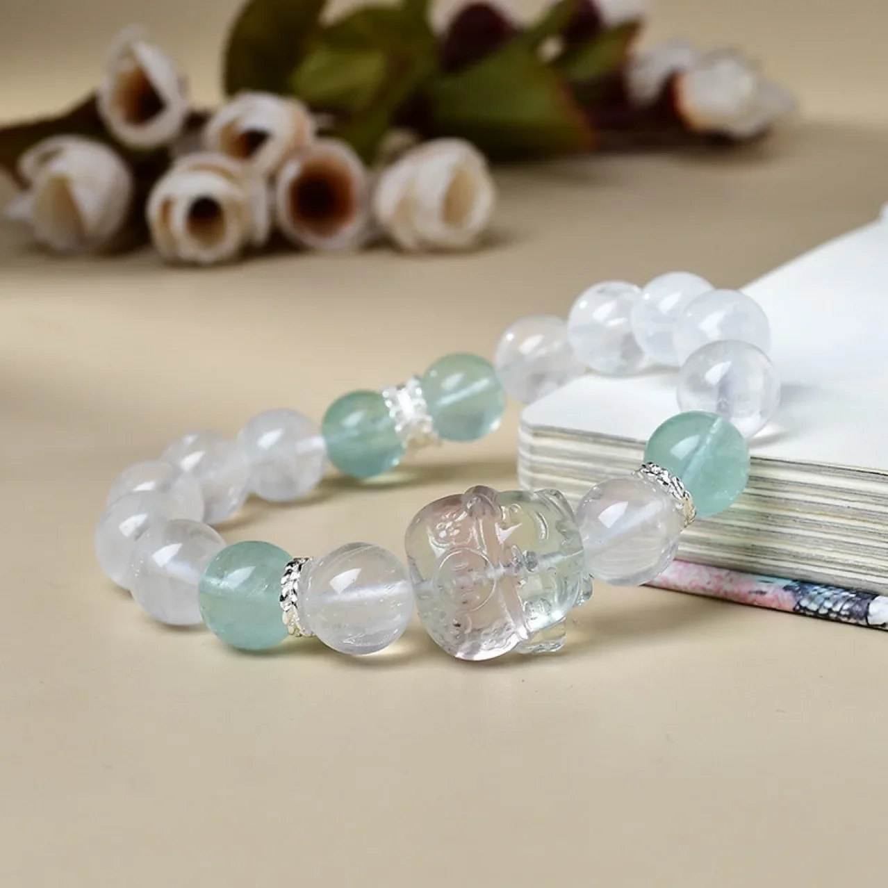 

Natural Fluorite White Crystal Bracelet Women's Lucky Fashion Light Luxury Jewelry Niche Design