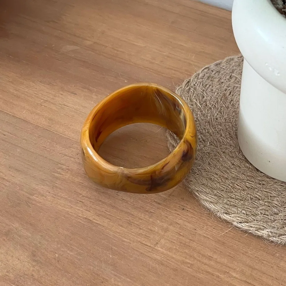 Braccialetti robusti verdi vintage Braccialetti geometrici irregolari in resina Braccialetti da donna stile largo e spesso