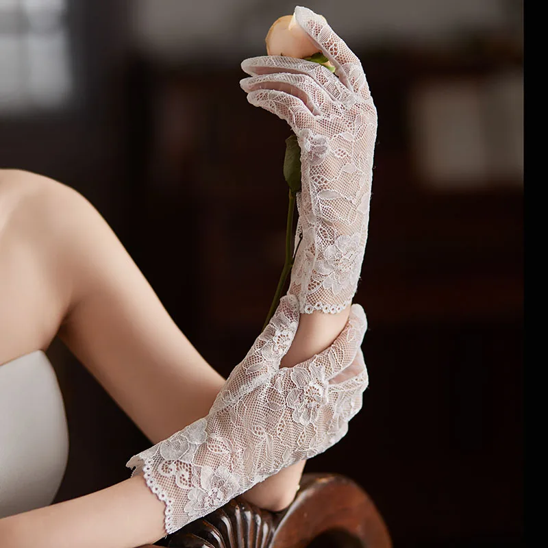 WG121 Delicate White Lace Bridal Gloves Finger Wrist Short Wedding Pageant Prom Perform Handmade Women Gloves