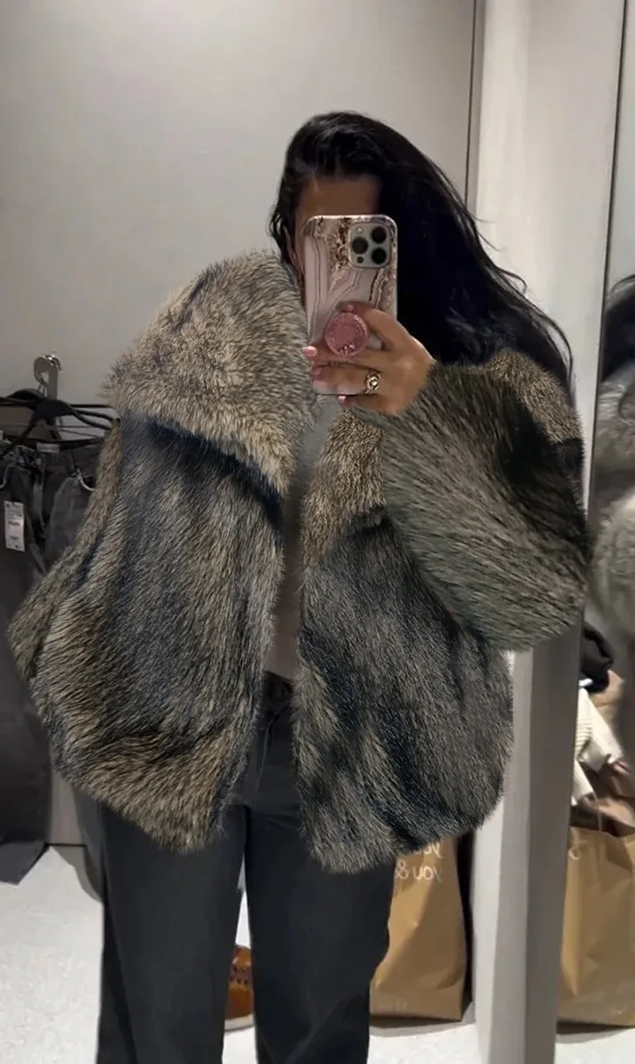 Women's Artificial Fur Coat with Large Lapel Short Fashionable Fox Fur Style Fluffy Plush Clothing for Ladies