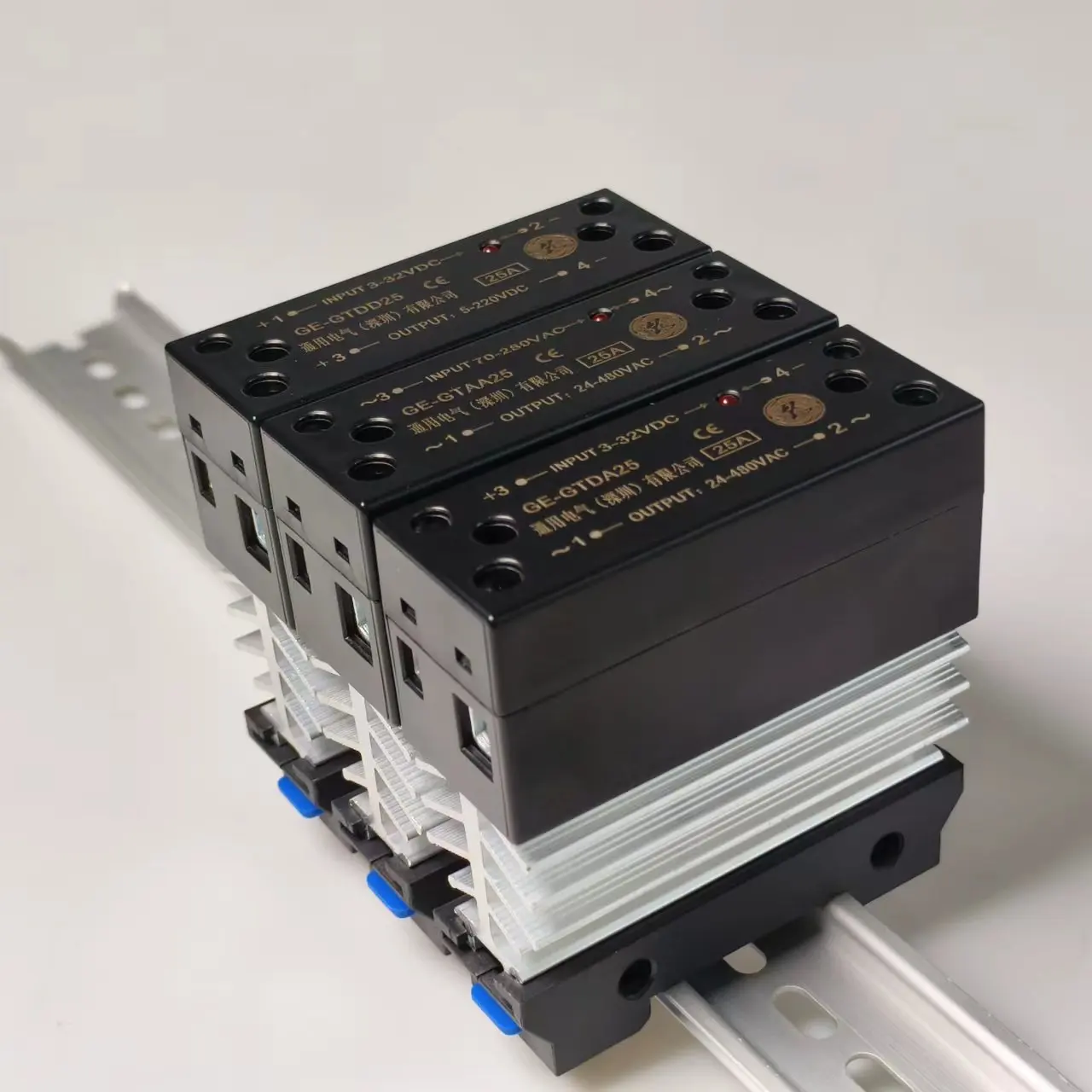 

Общее электрическое однофазное встроенное твердотельное реле GE-GT DC Control AC 24V22040A2510