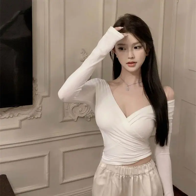 Hot Girl Temperament Cross Long-sleeved T-shirt for Women Slim 2025 Autumn Short Hot New Pleated Base Shirt Top